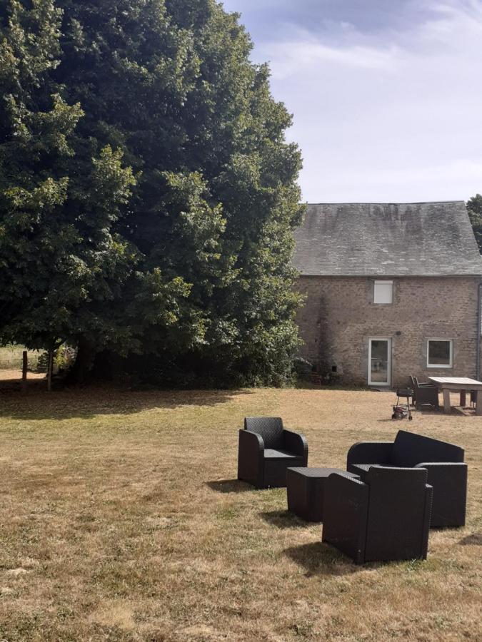 Gite Le Tilleul De La Fontaine Alluy Exterior foto